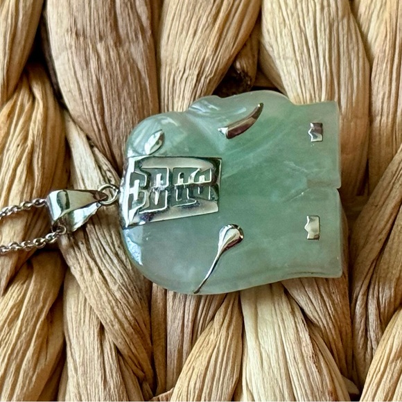 Jade Elephant Pendant 925 Sterling Silver Necklace - Picture 5 of 7